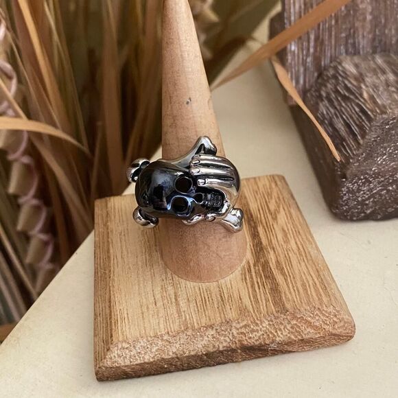 Black Skull Hand Ring Stainless Steel Size 10 - Picture 5 of 6